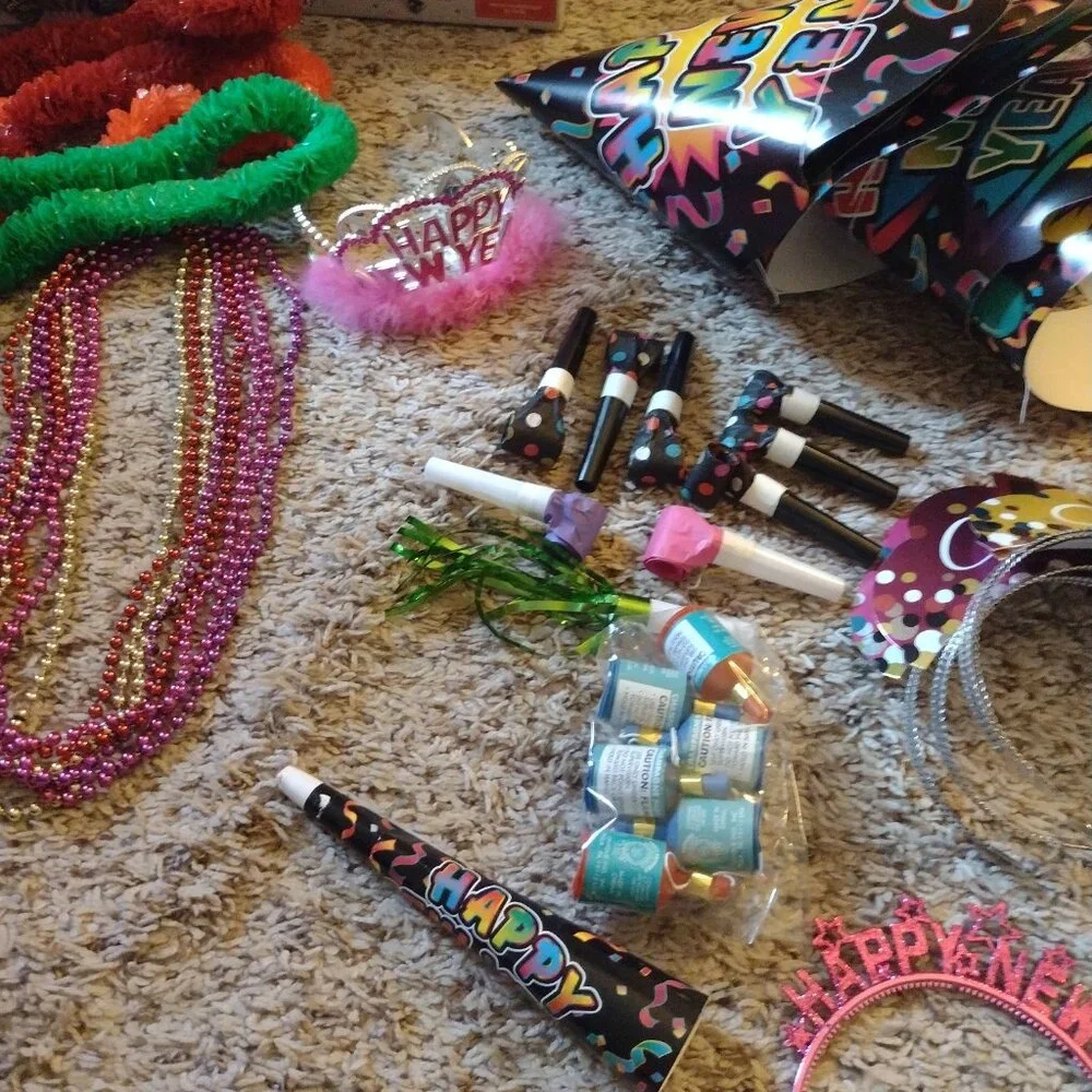 NEW huge lot of unused New Years Eve party supplies